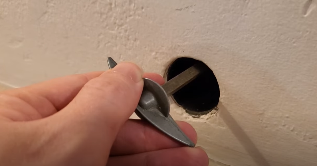 How to Turn on a Gas Fireplace With a Wall Key? FireplaceWiki